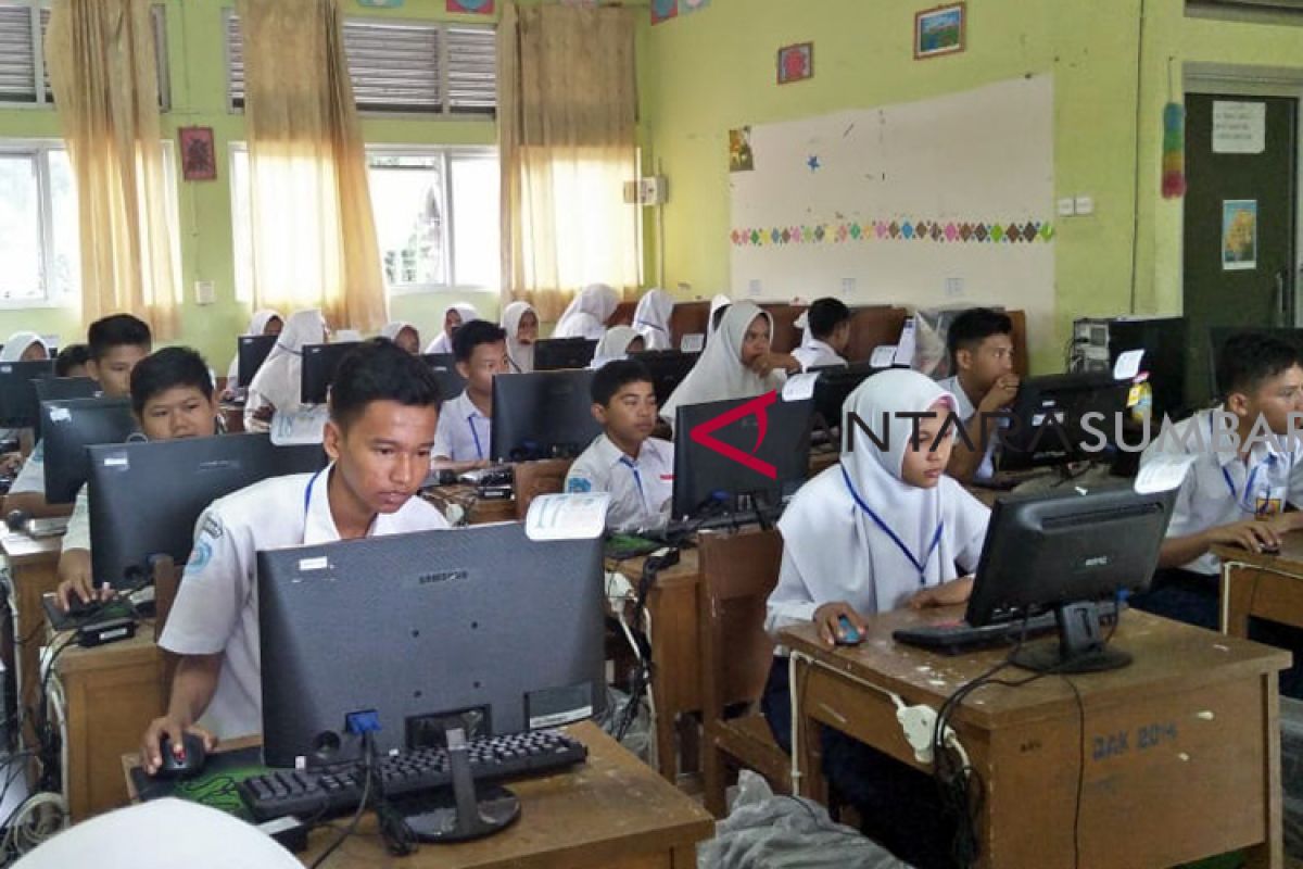 UNBK SMP di Payakumbuh tertunda 20 menit