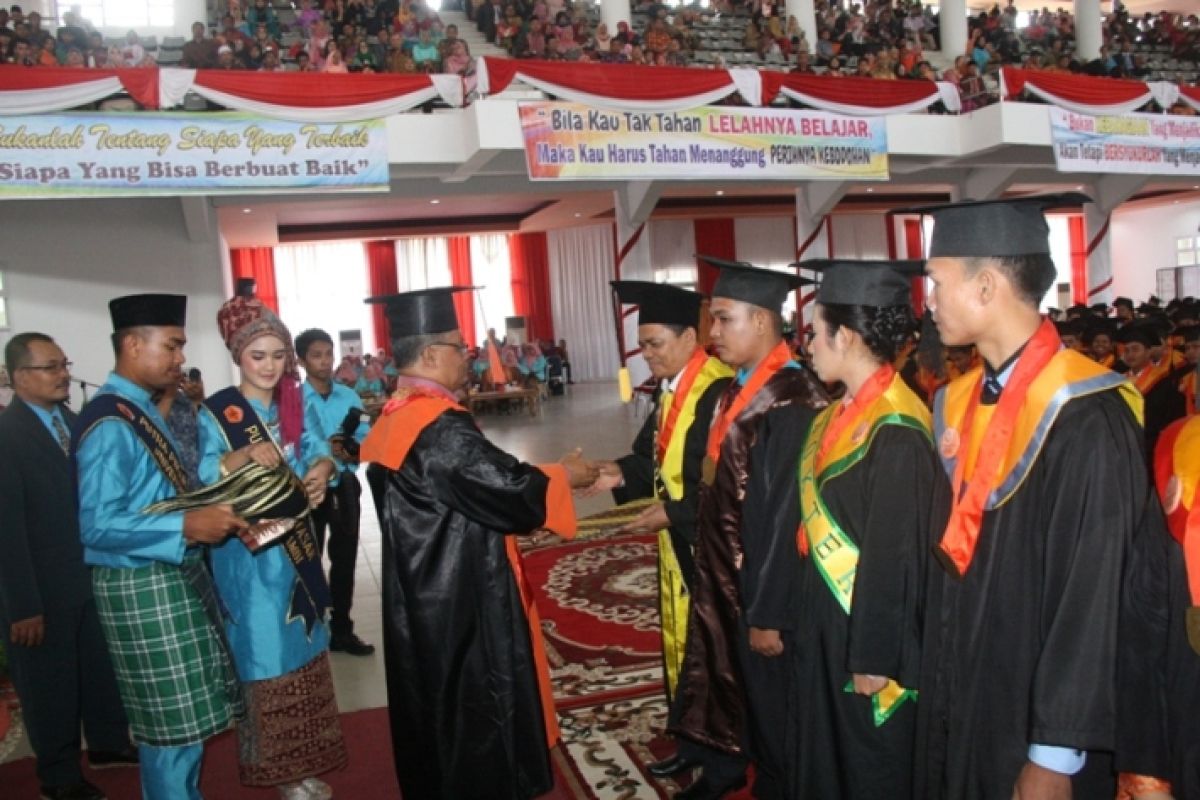 Lulusan wisuda ke-81 Unja langsung terima transkrip nilai