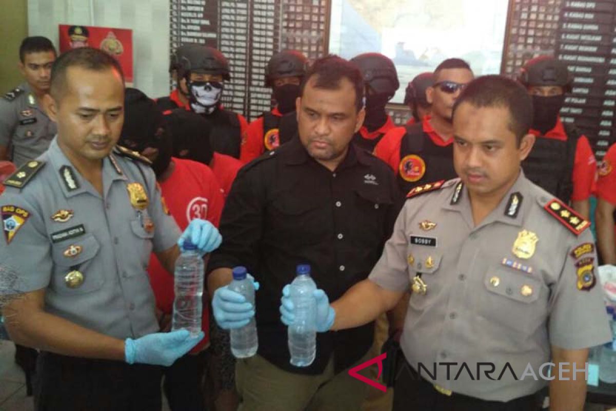 Polisi Aceh Barat sita 500 liter miras oplosan