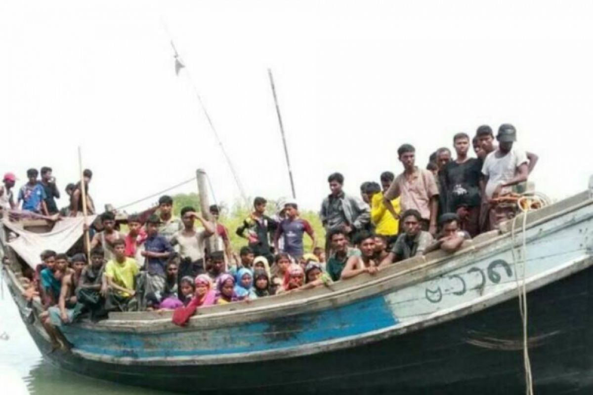 Puluhan Rohingya yang terdampar di Aceh alami dehidrasi