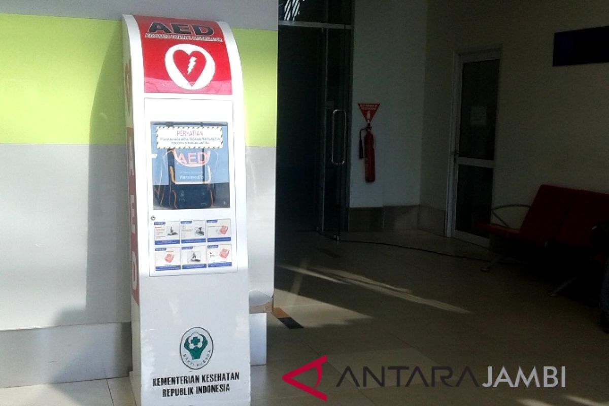 AED bantu pertolongan serangan jantung di bandara