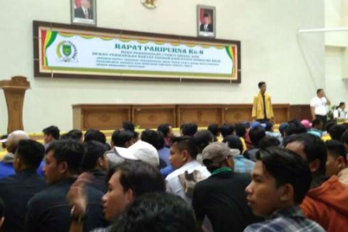 Aksi Bela Rakyat Jilid II, Demonstran Desak DPRD Inhil Sidang Paripurna Bahas Harga Kelapa