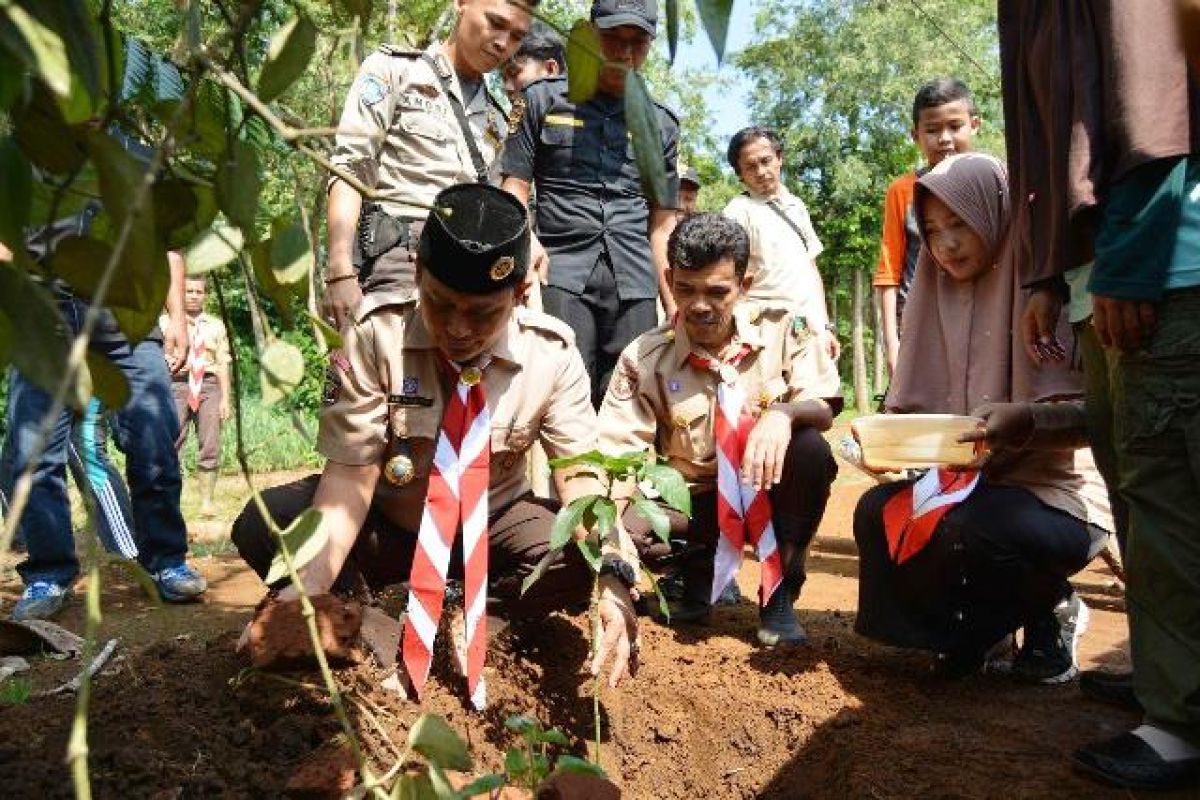 Aksi Bina Cinta Lingkungan Peringati Hari Bumi 2018