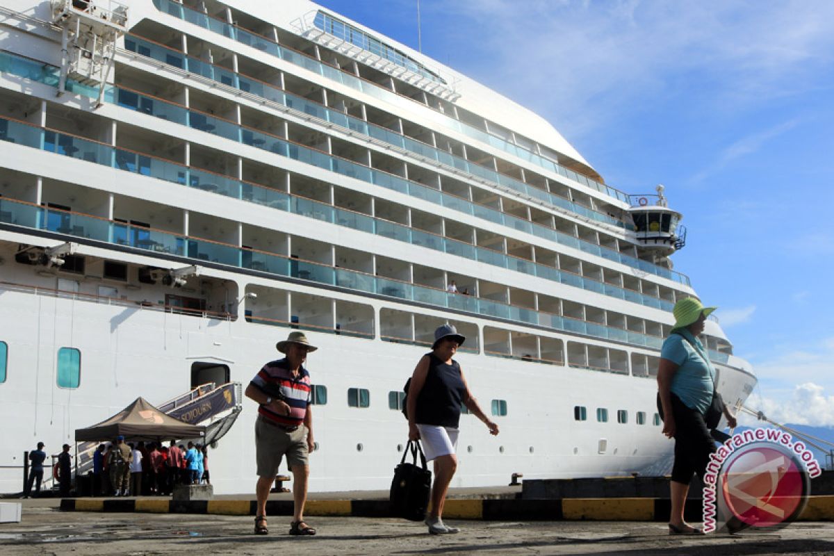 Kapal pesiar "Seabourn Sojourn" singgahi Ambon