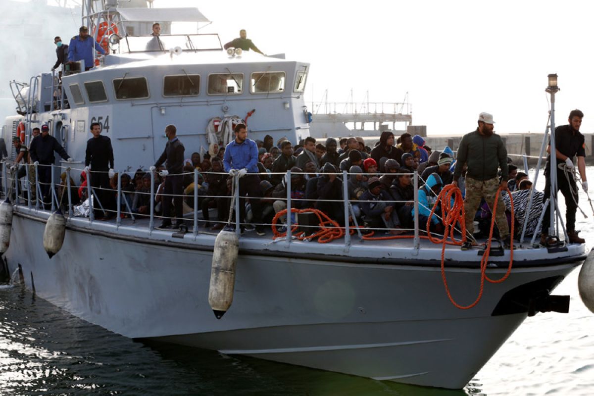 Migrant boat sinks off Tunisia, at least five dead