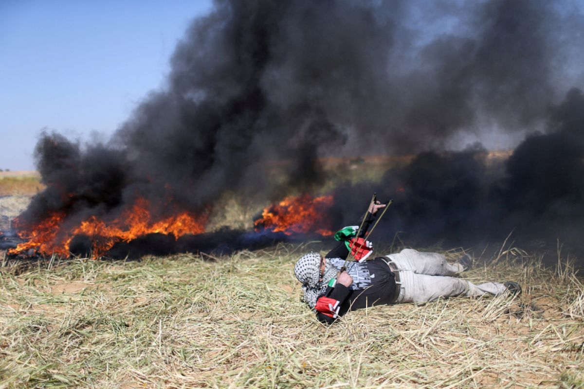 Palestinians use slingshots to fight Israeli bullets