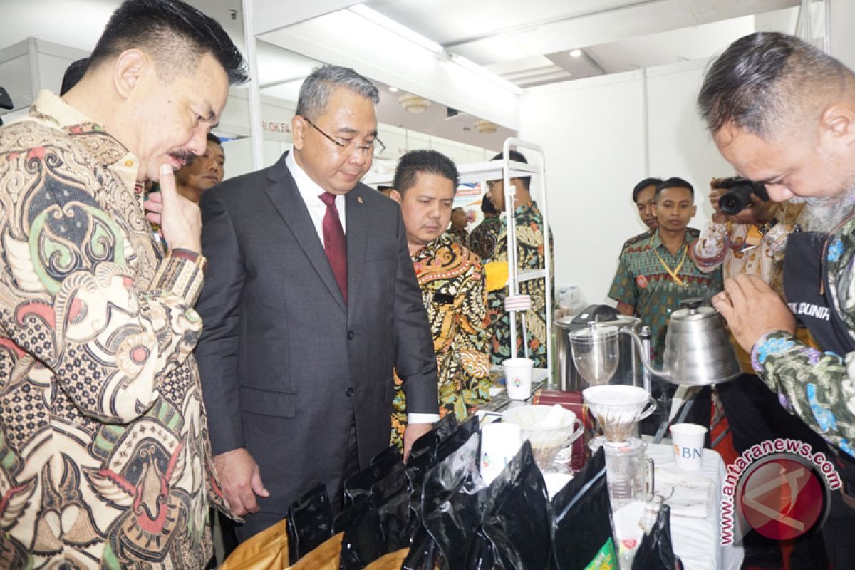 Prukades dorong keluar dari jebakan kelas menengah