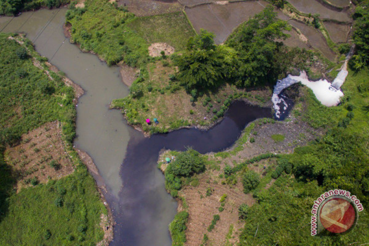 Pemerintah tindak tegas perusahaan pencemar Sungai Citarum