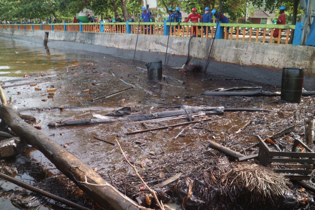 Bocoran minyak cemari Sungai Nenang di Penajam