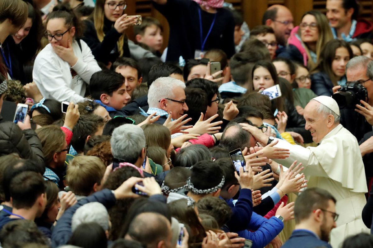 Petinggi Vatikan tuduh penentang Paus lakukan pencemaran nama baik