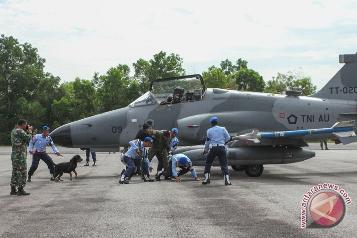 Belasan pesawat tempur latihan bersama di Riau