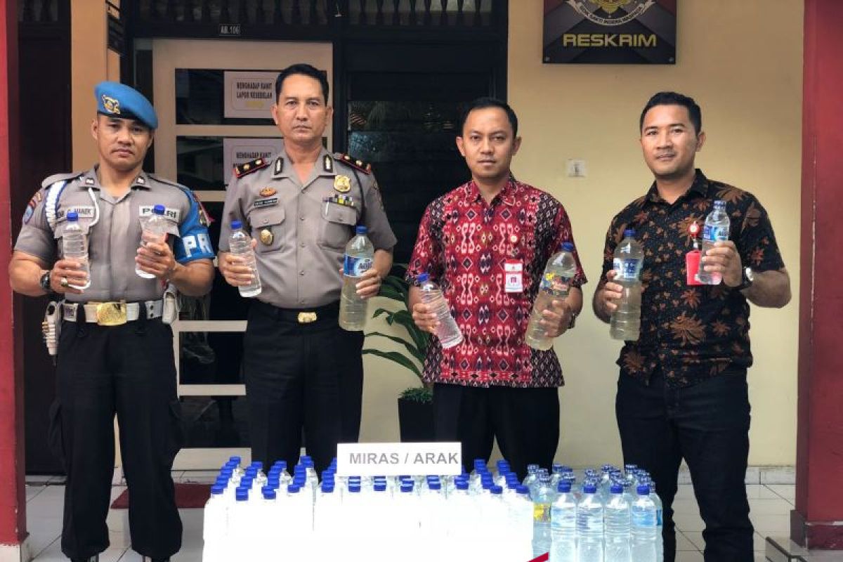 Polisi Denpasar Barat sita 144 botol arak