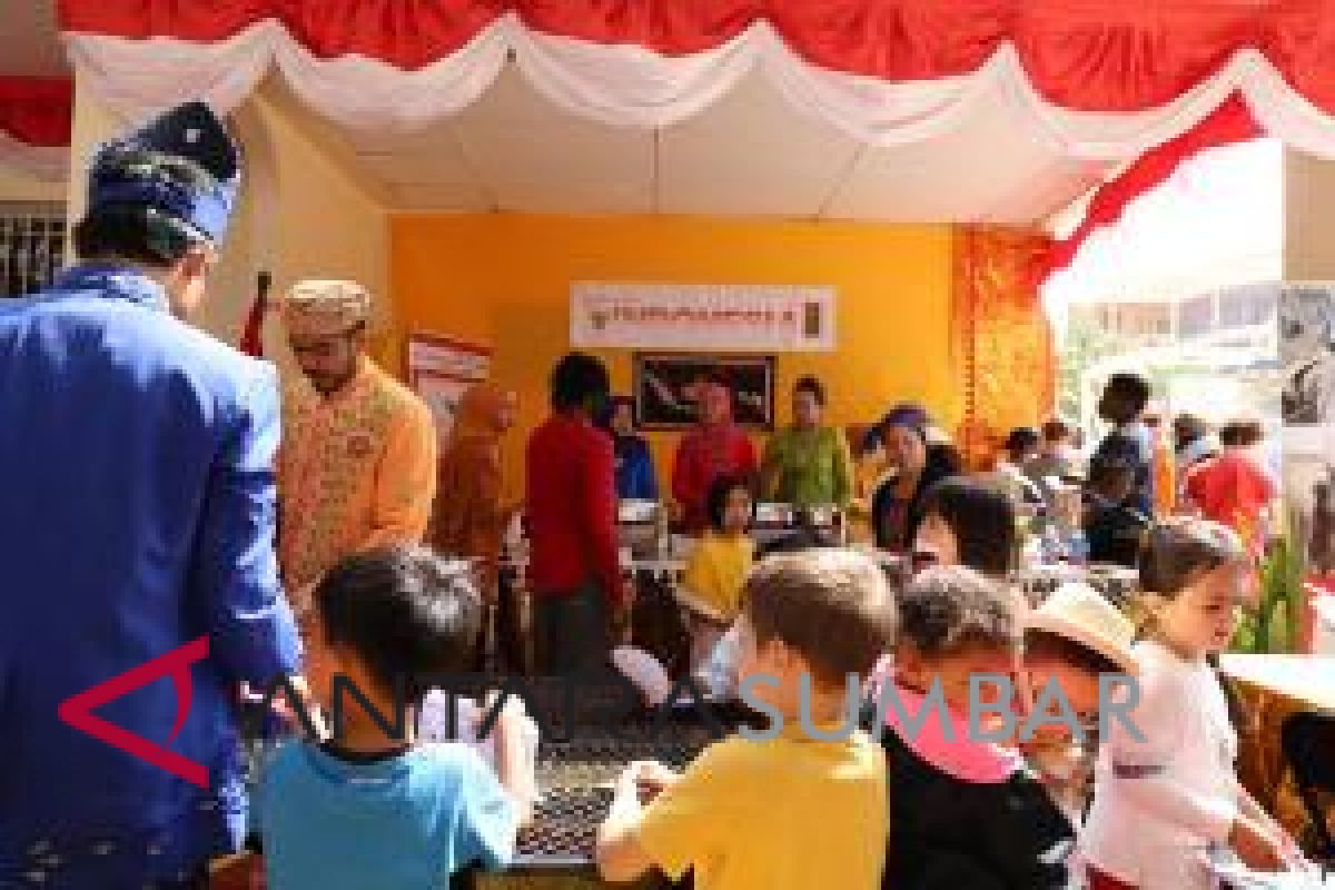 Keunikan budaya Indonesia ditampilkan di ajang "World Cultural Month 2018 Dakar"