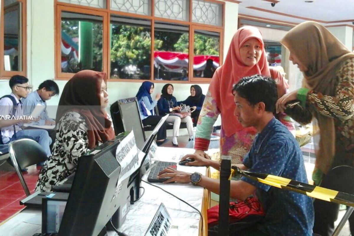 DPRD Surabaya Apresiasi Pelaksanaan Bursa Kerja Daring 2018 (Video)