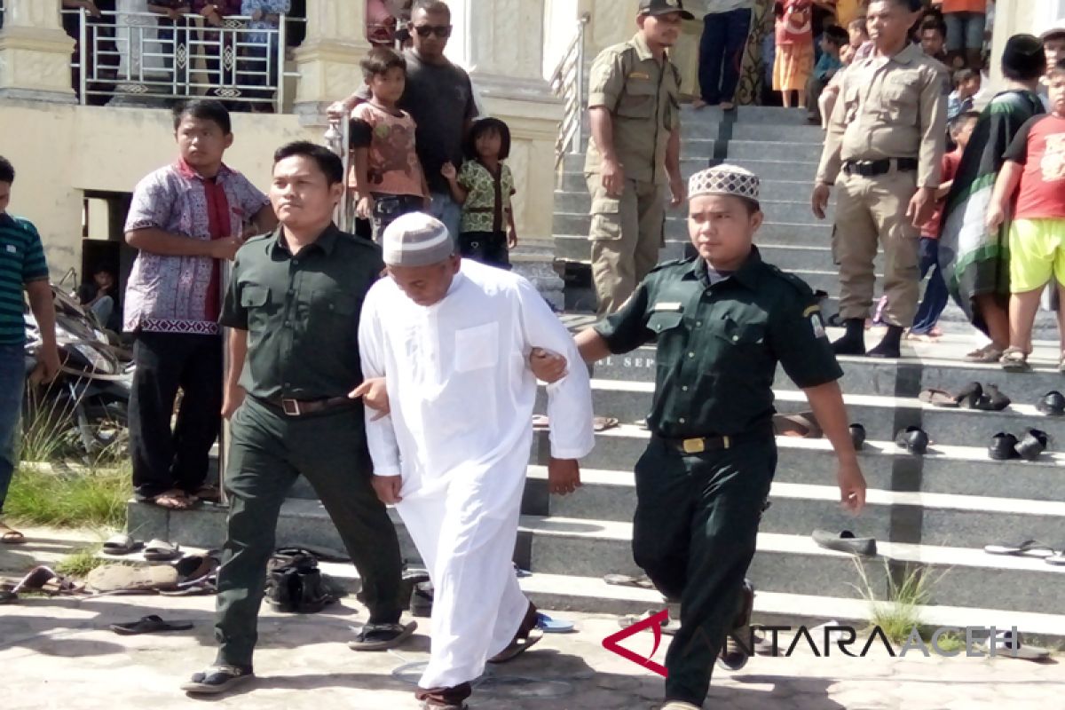 HUT Singkil diwarnai pelaksanaan hukuman cambuk