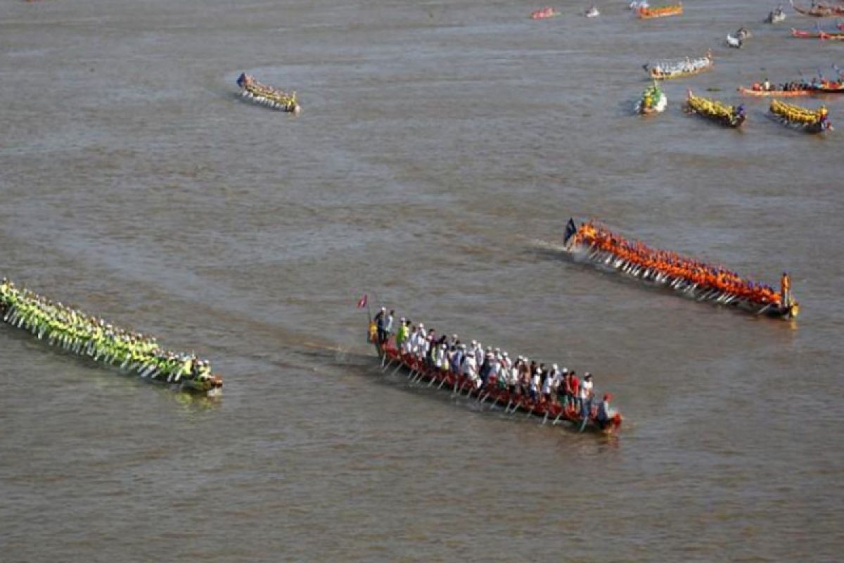 Dua perahu naga terbalik tewaskan 17 penumpang