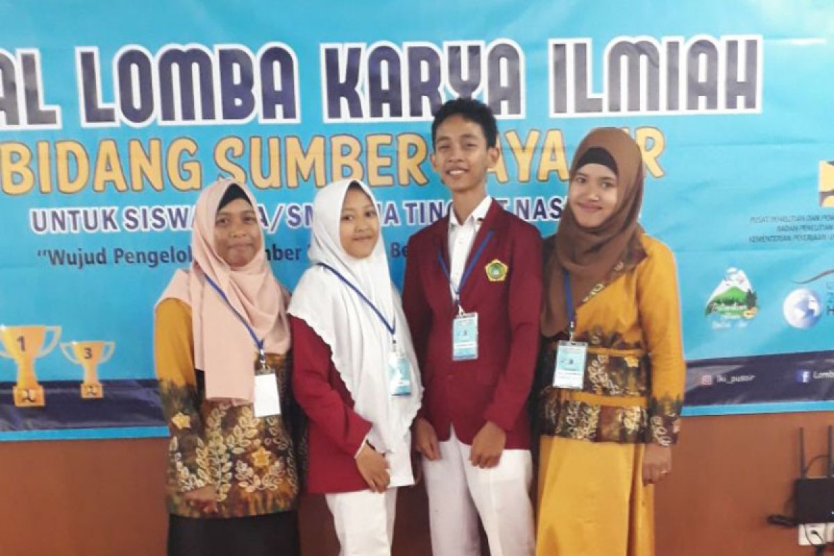 Karya ilmiah siswa Tabalong empat besar nasional