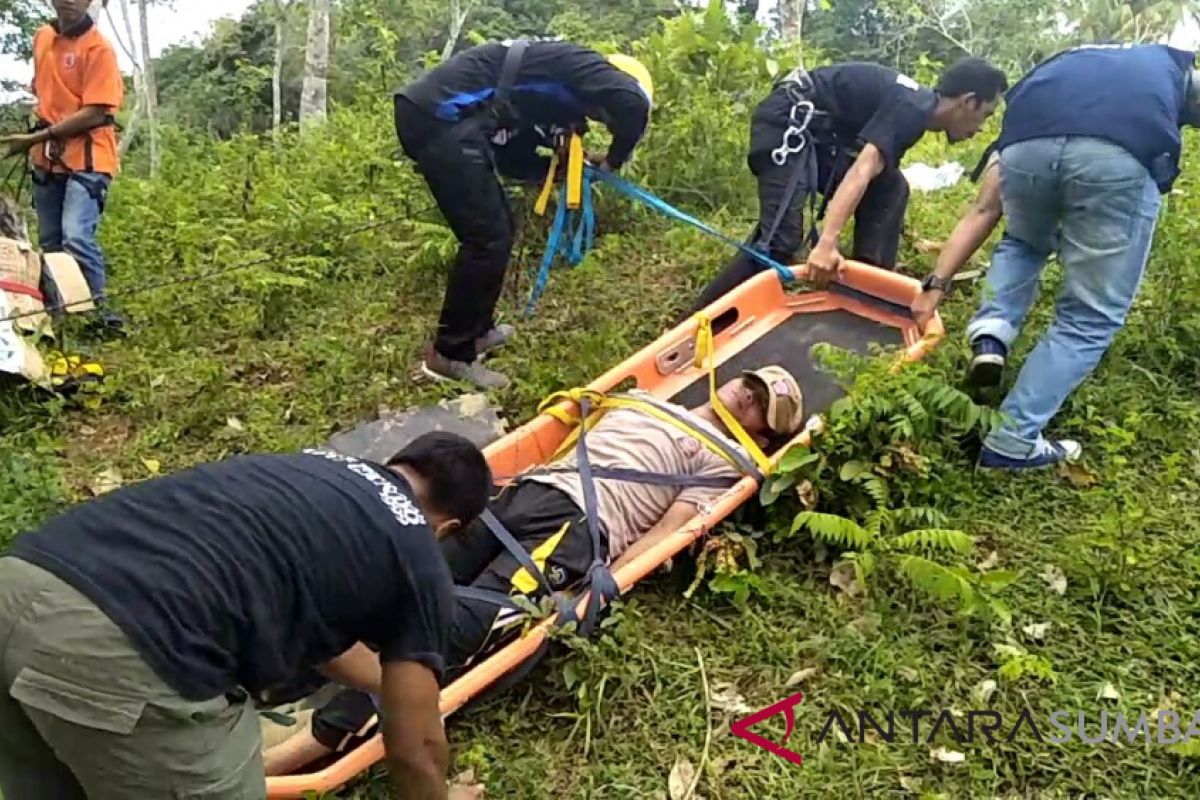 BPBD Sijunjung berhasil evakuasi korban tertimpah pohon