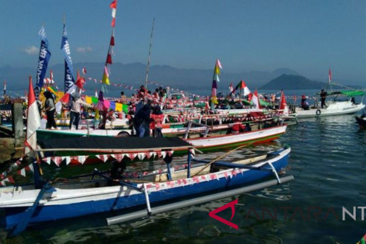 Puluhan Perahu Hias Semarakkan Festival Pesona Lawata