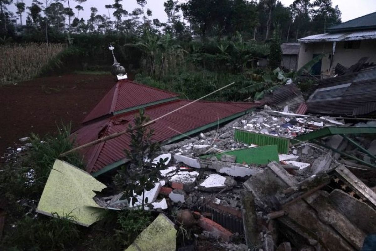 Dua orang meninggal dunia akibat gempa