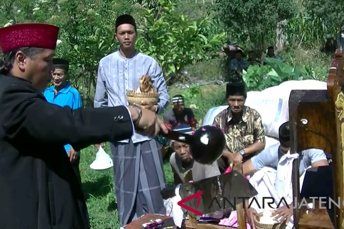 Petani Lereng Sumbing gelar ritual Srobong Gobang