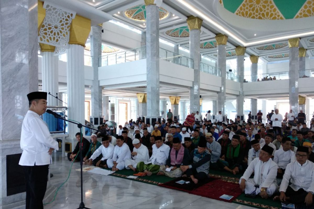 Shalat Jumat tandai penggunaan Masjid Al-Alam