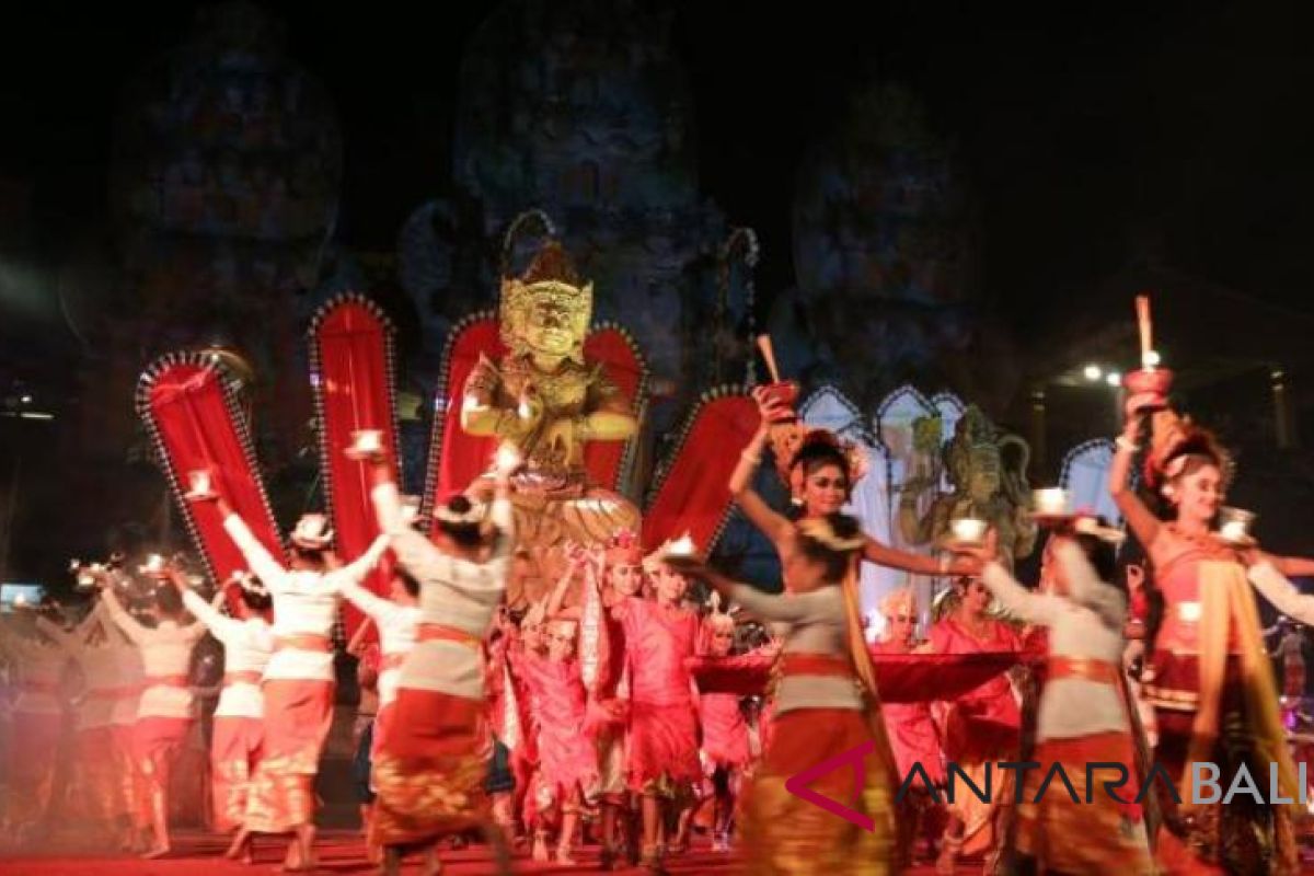 Ratusan Seniman Bali-Yogyakarta meriahkan hari jadi Gianyar