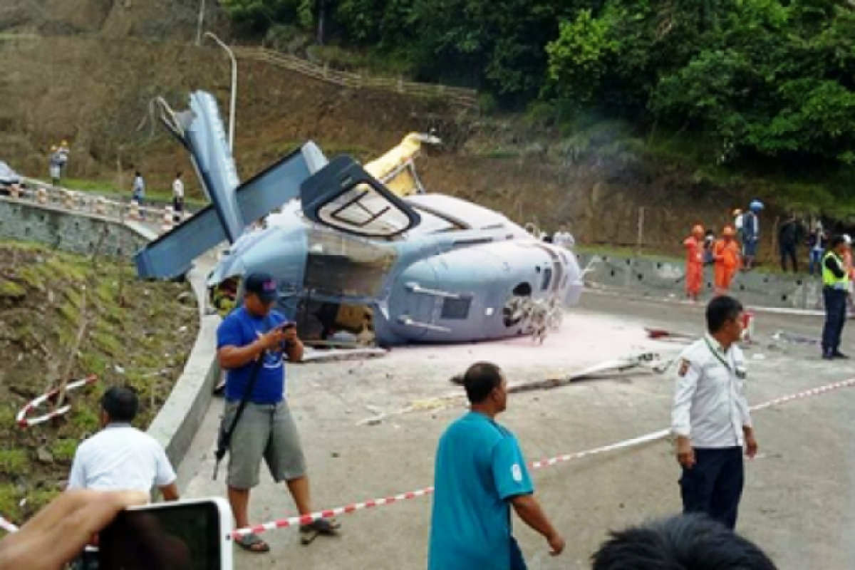 Helikopter angkut karyawan tambang jatuh di Kendari