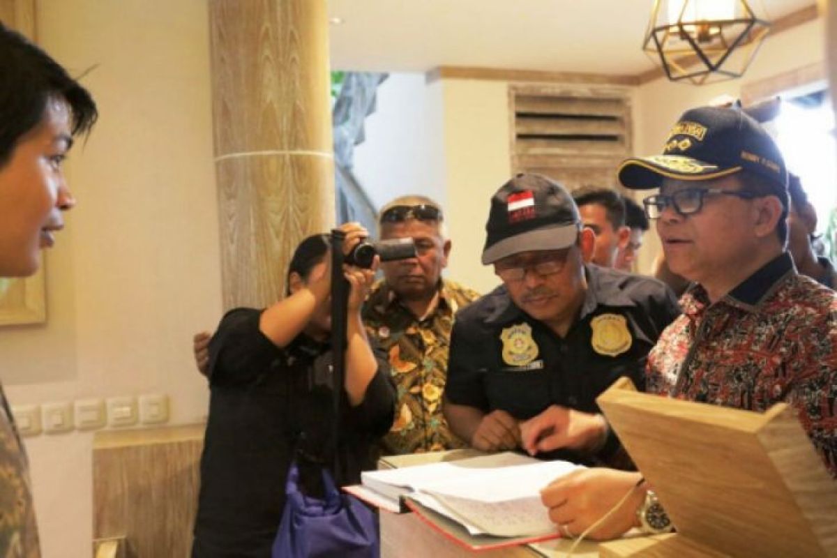 Ronny Sompie Pimpin Langsung Operasi Pengawasan Orang Asing di Bitung