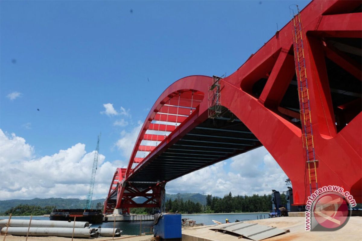 Presiden tinjau proyek pembangunan Jembatan Holtekam