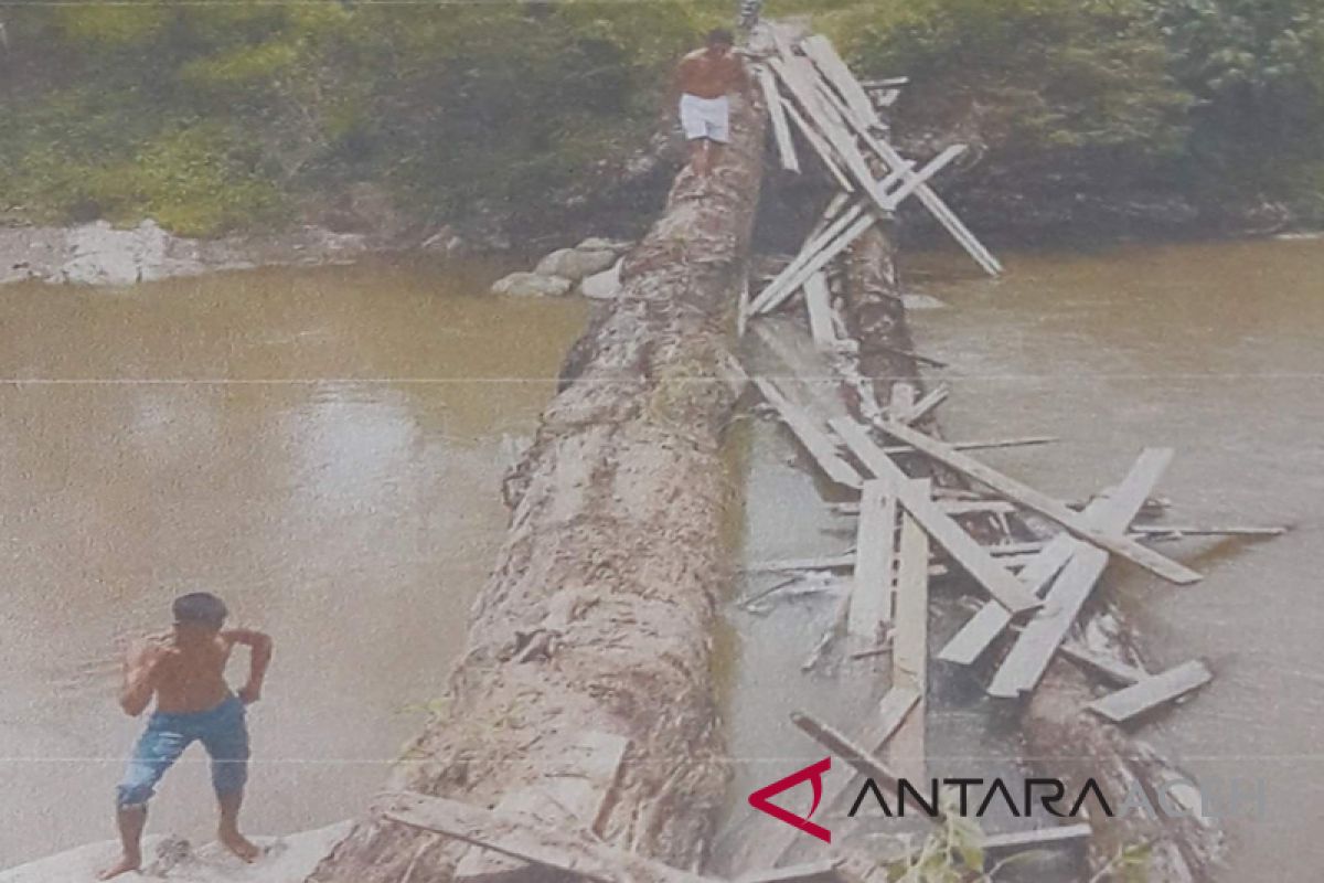 Warga minta dibangunkan jembatan Tanjung Pamar