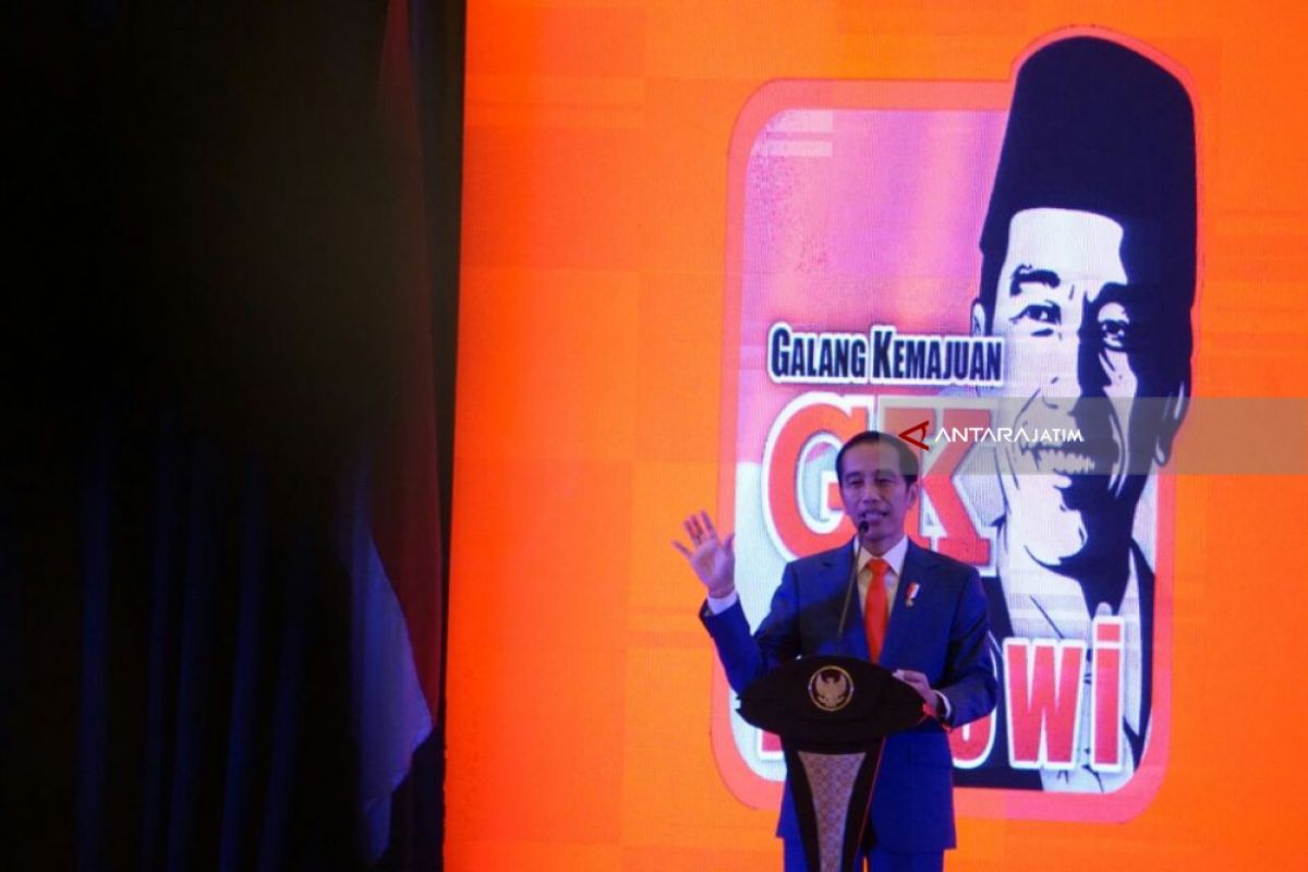Jokowi Naik Kereta Api Dari Bogor ke Sukabumi