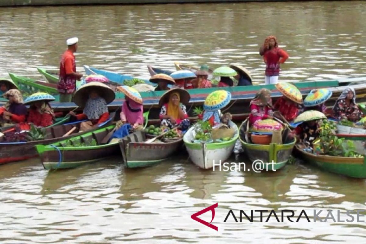 Atraksi Jukung Hias Banjarmasin Hibur Wisatawan