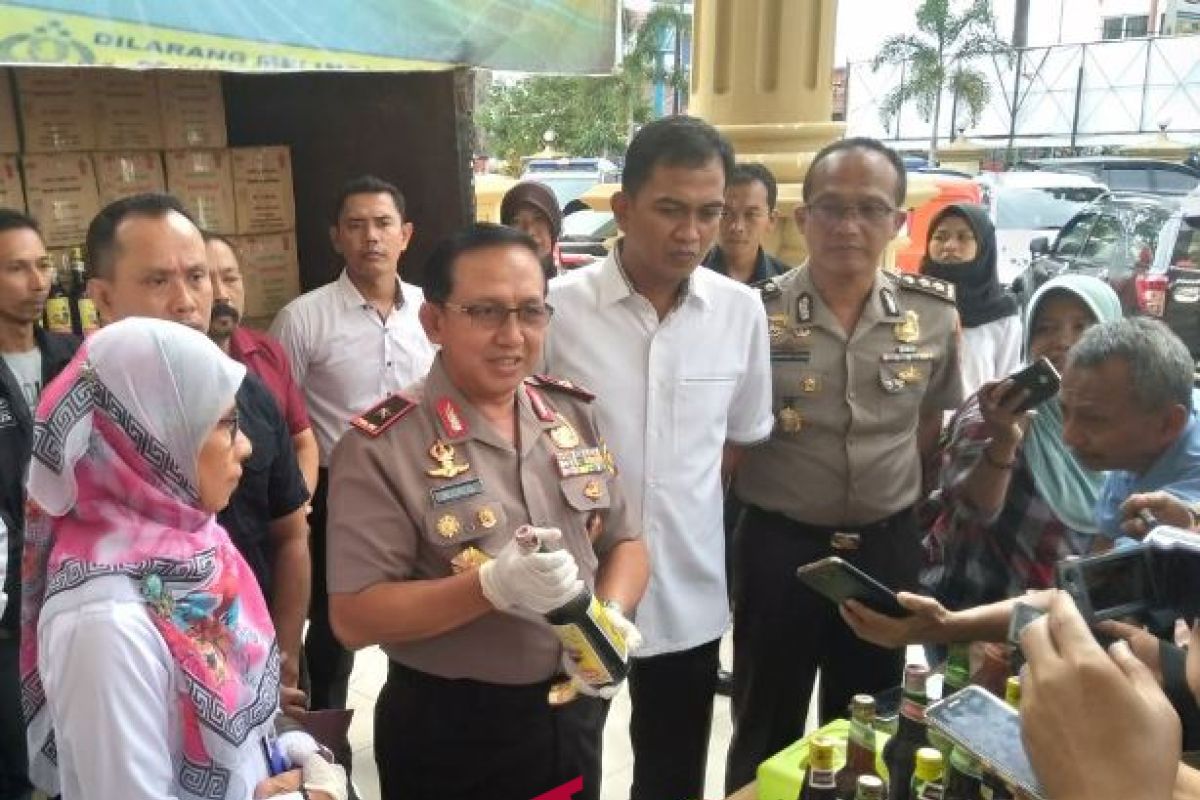 Polisi Jambi sita 1.404 botol jamu tak berizin edar (video)