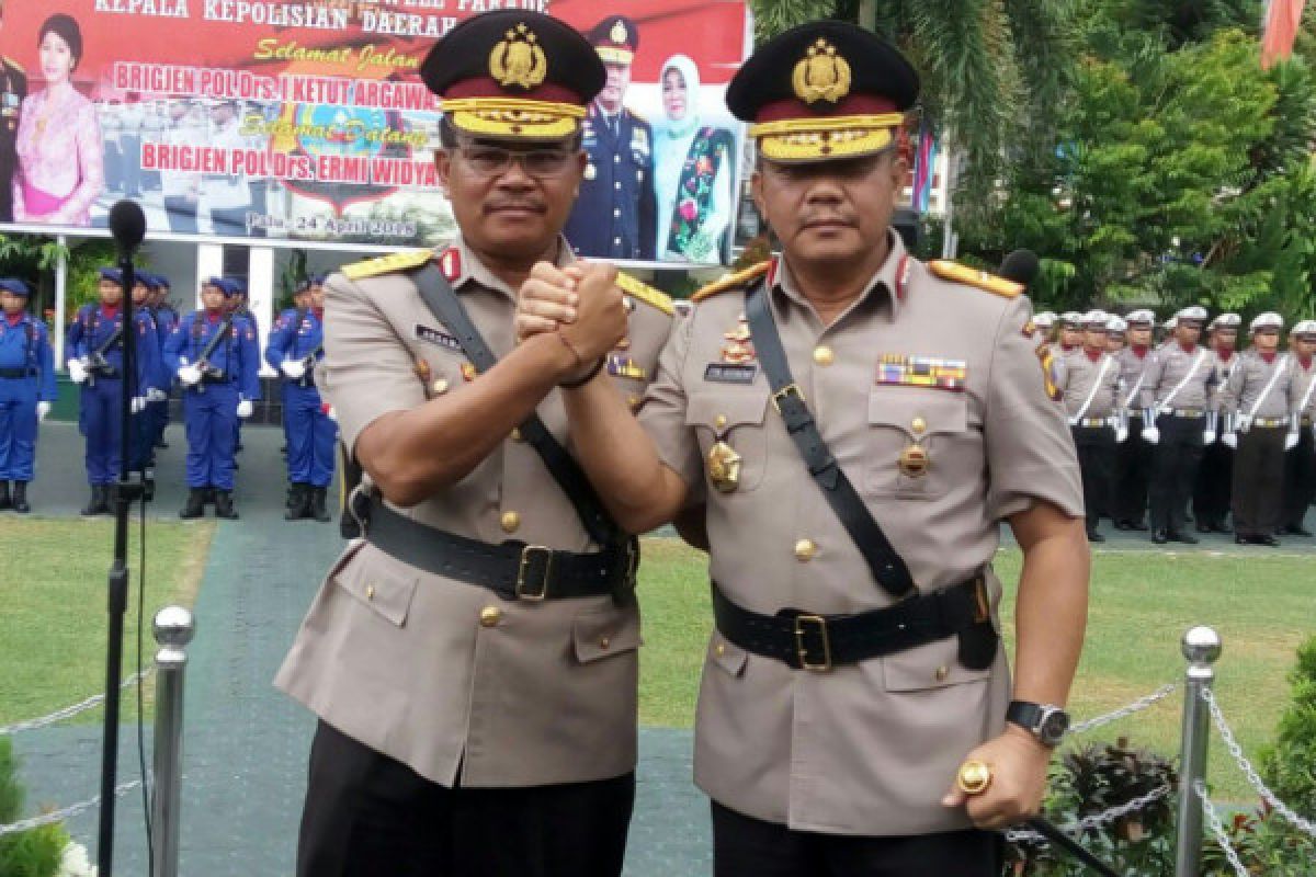 Kapolda baru terima Pataka Polda Sulteng