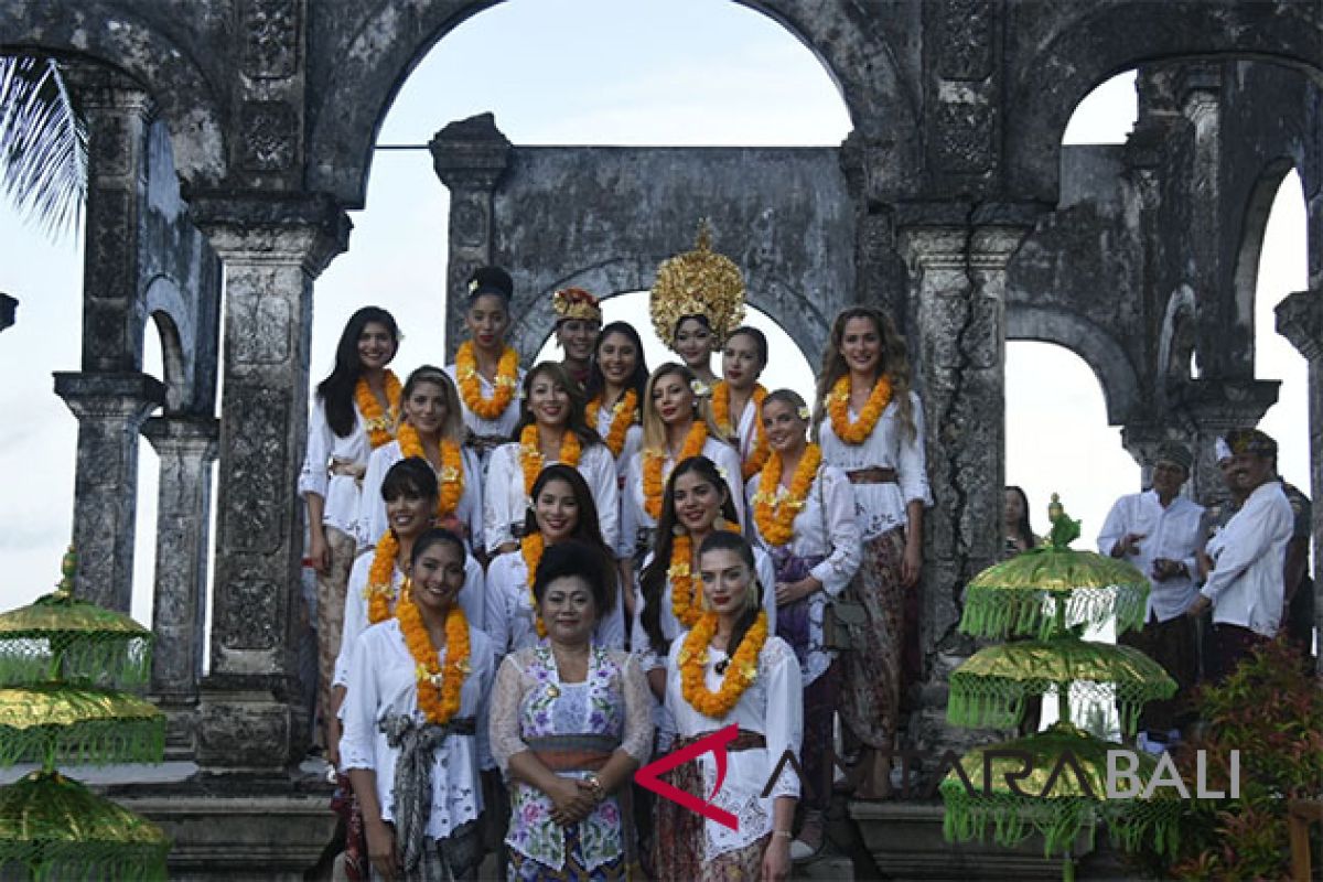 Belasan Miss Universe 2015 Kunjungi Karangasem