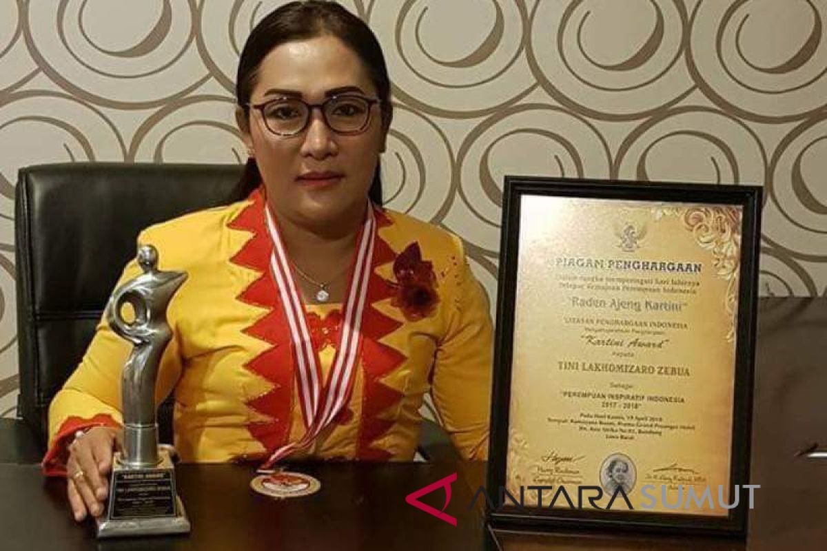 Ketua PKK Gunungsitoli terima Kartini Awards