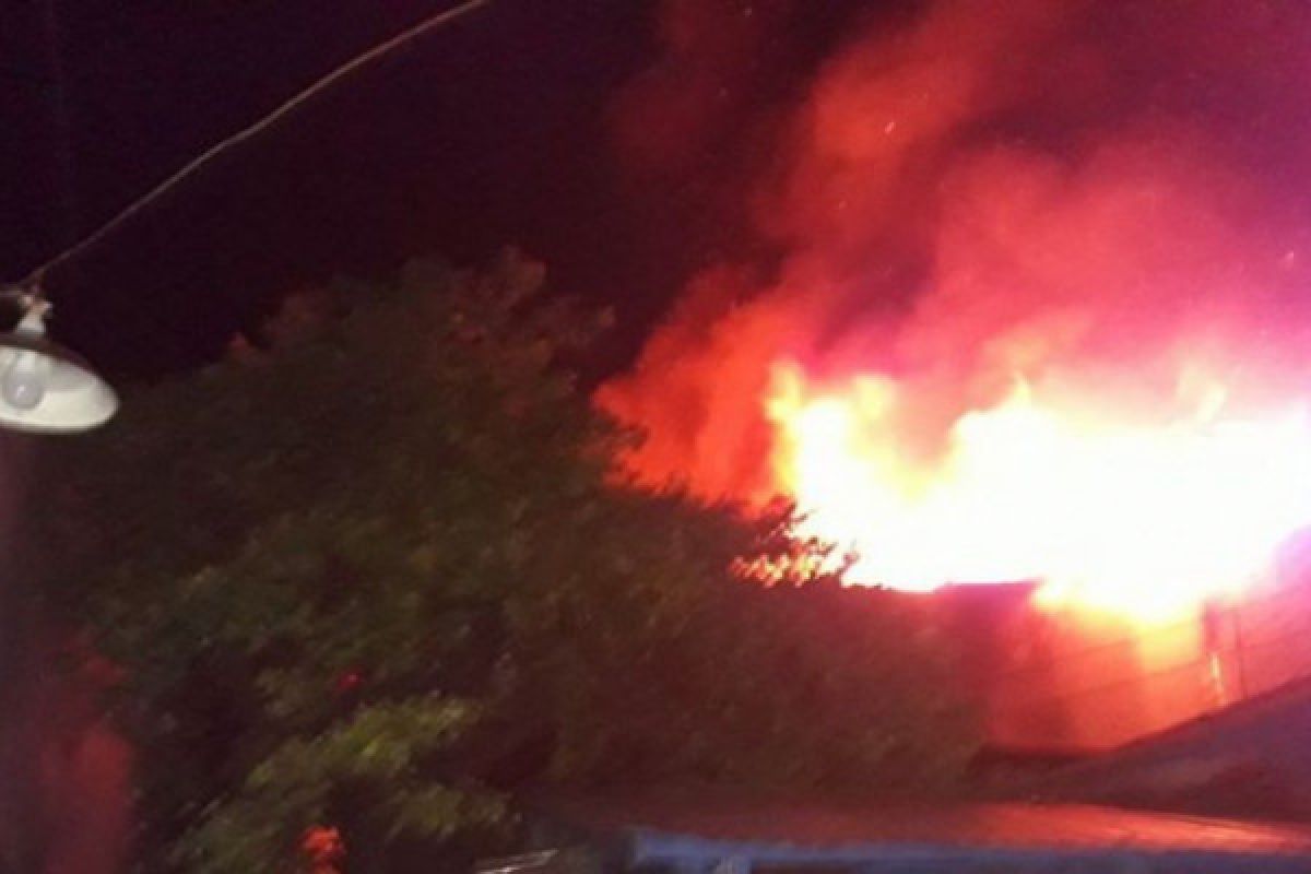 Sekitar 300 rumah hangus terbakar di Batam