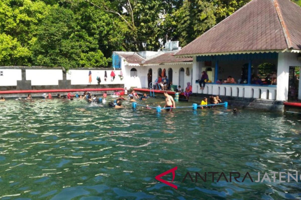 Seorang anak ditemukan meninggal di kolam