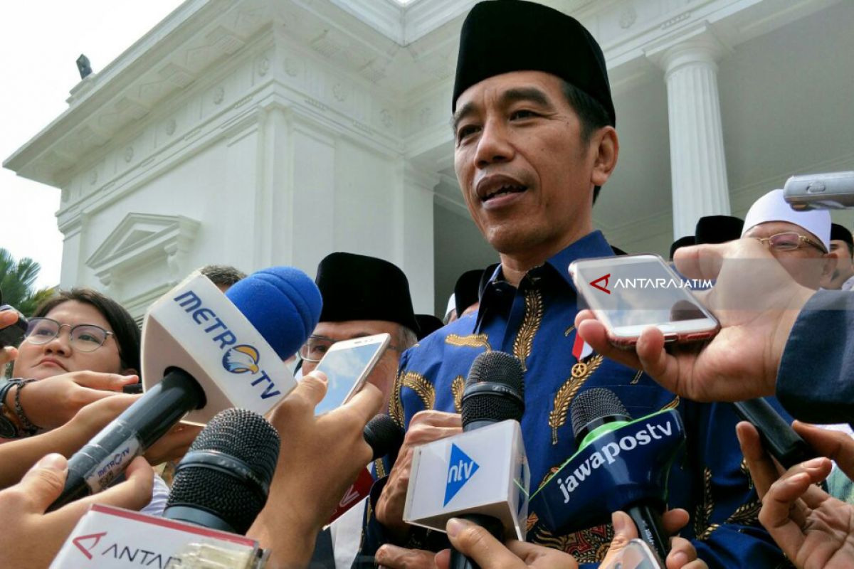 Jokowi Selasa Malam ke Solo Melayat Besan