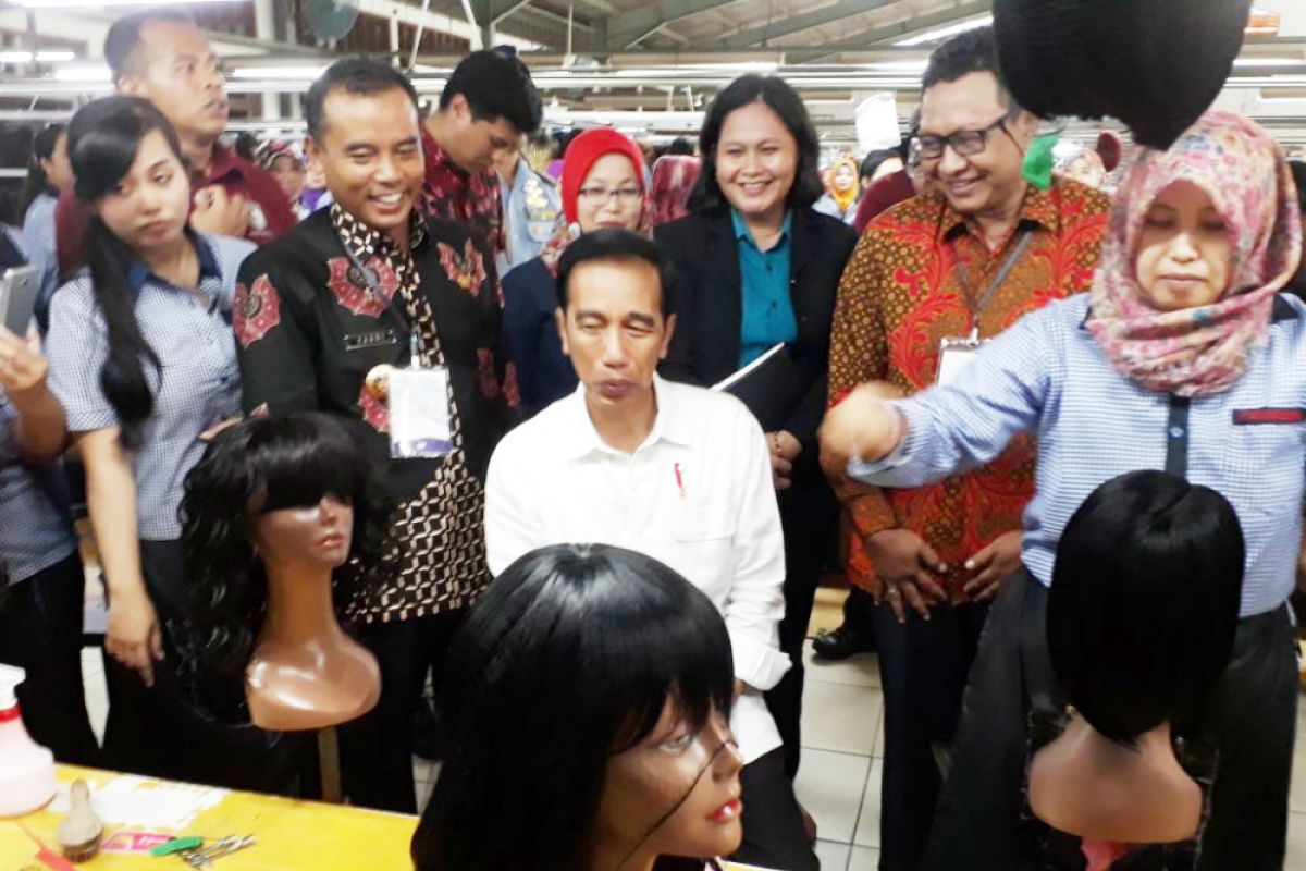 Kedatangan Jokowi Buat Buruh Pabrik Rambut Purbalingga Kaget (Video)