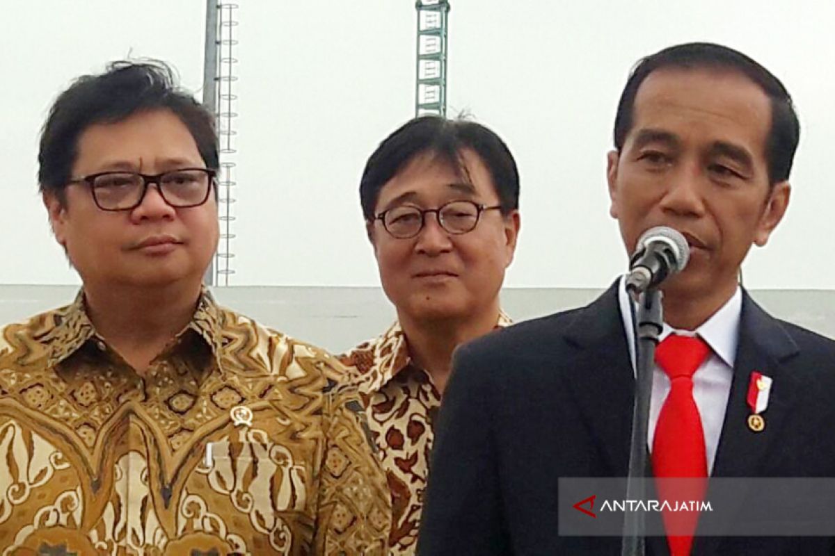 Jokowi Pastikan Benahi Perizinan Mandek