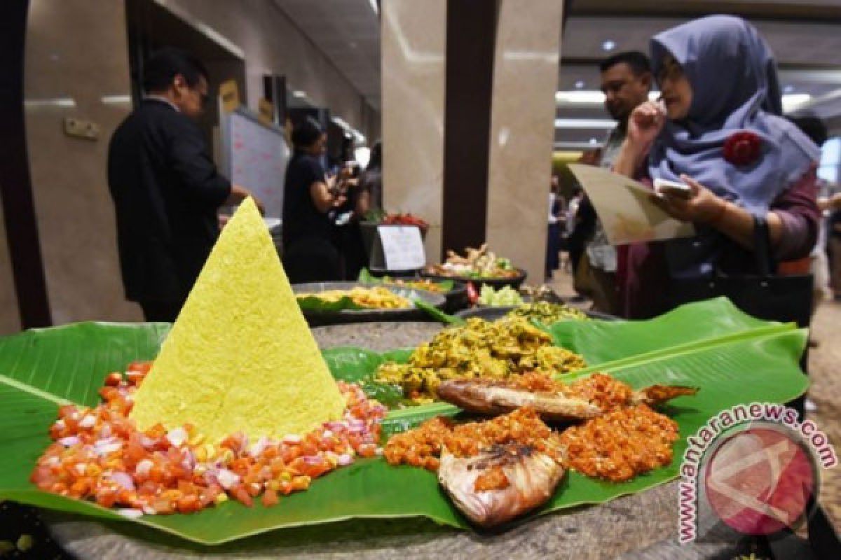 Masih terjadi salah kaprah soal pemotongan tumpeng