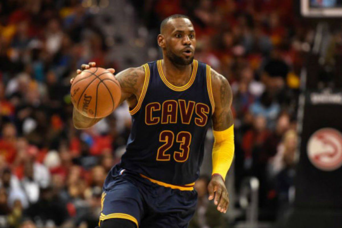 44 poin LeBron James serikan kedudukan 2-2