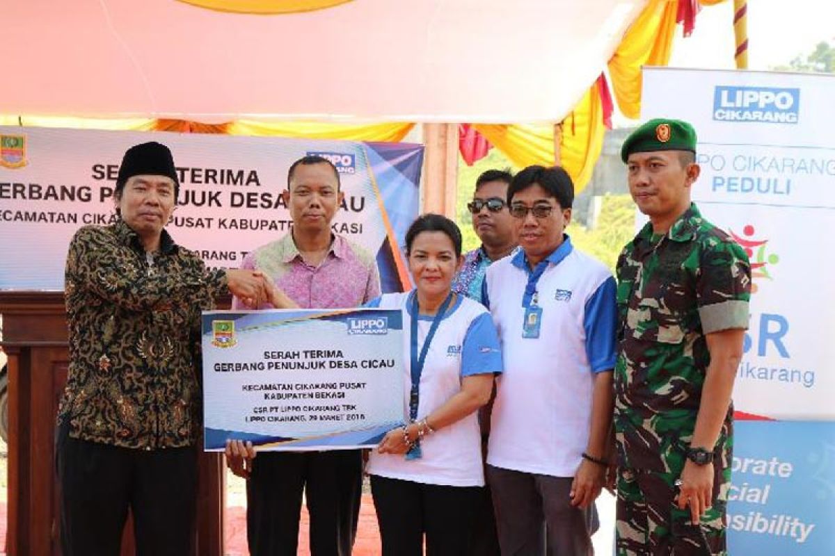 Lippo Cikarang bangun gapura penunjuk desa