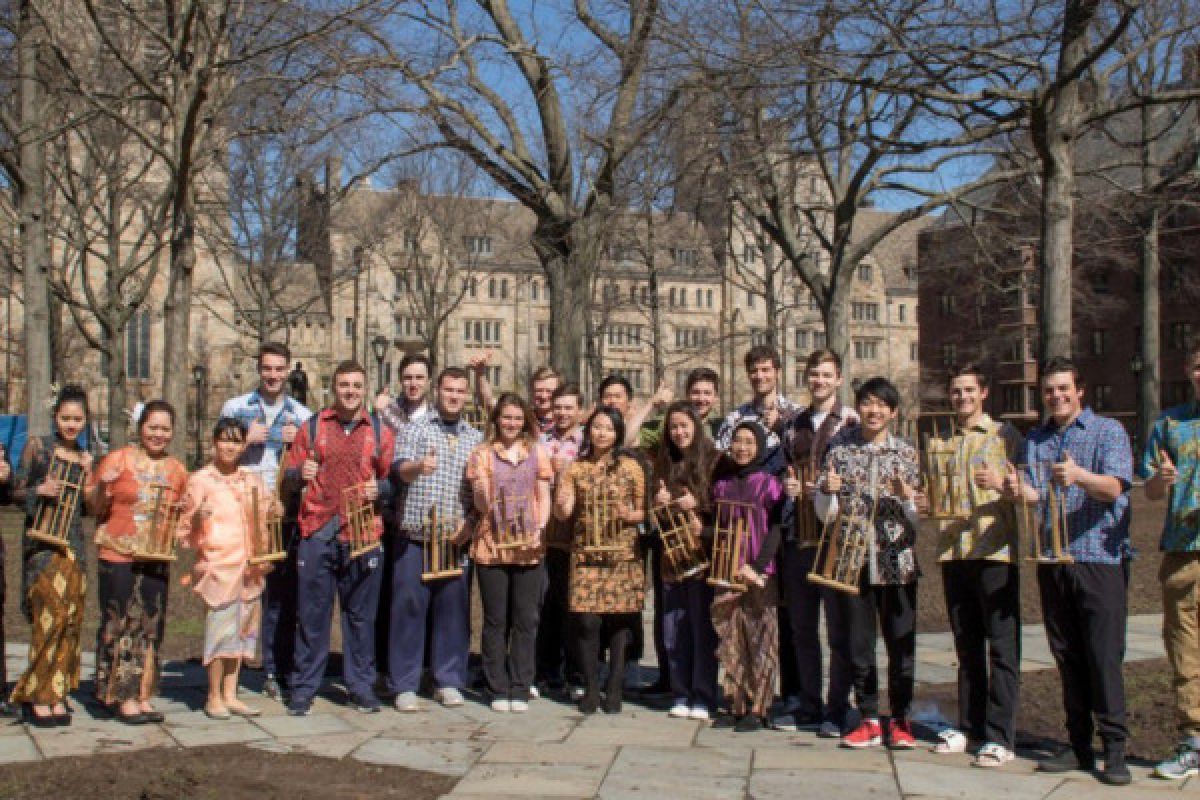 Livi Zheng berangklung Kartini di Amerika