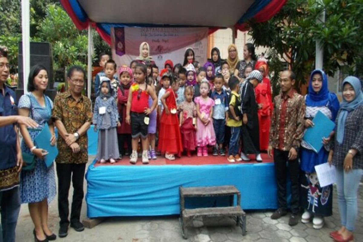 Alumni Fisip Unila gelar "fashion show" anak