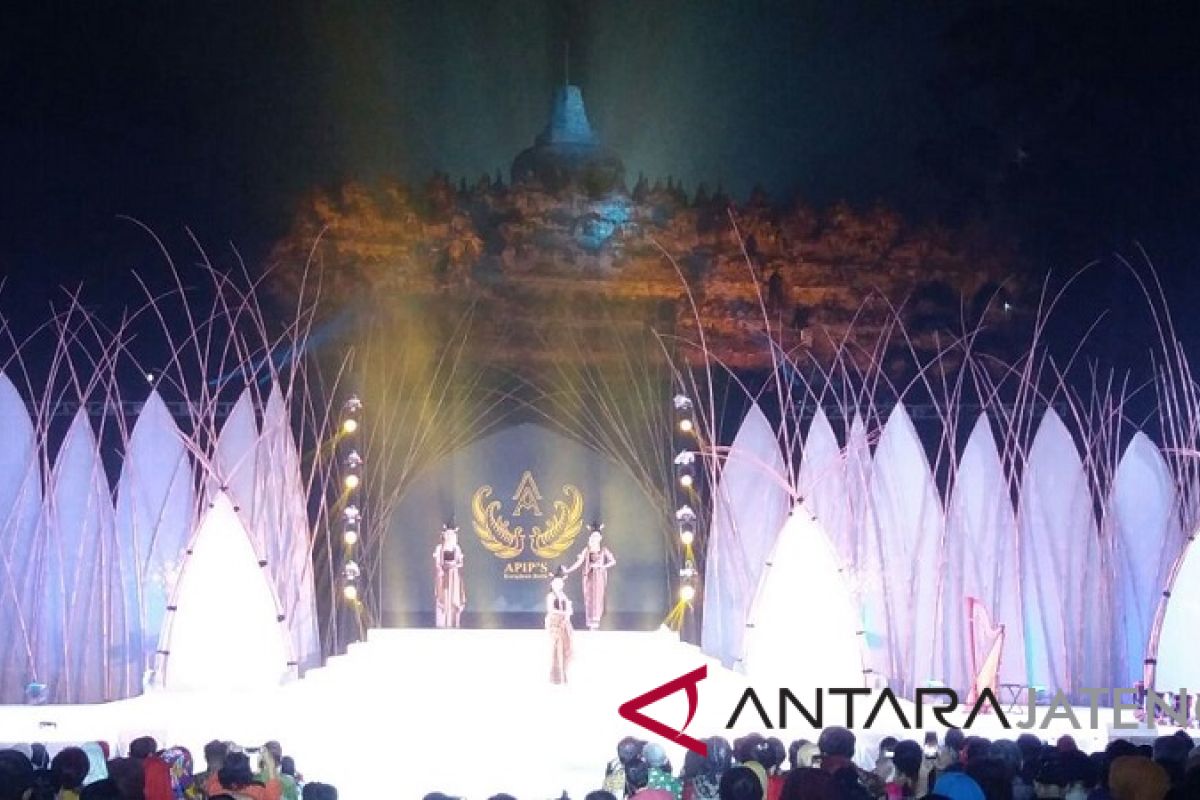 PT TWC menggelar Mahakarya Borobudur "Indonesia Berkain"