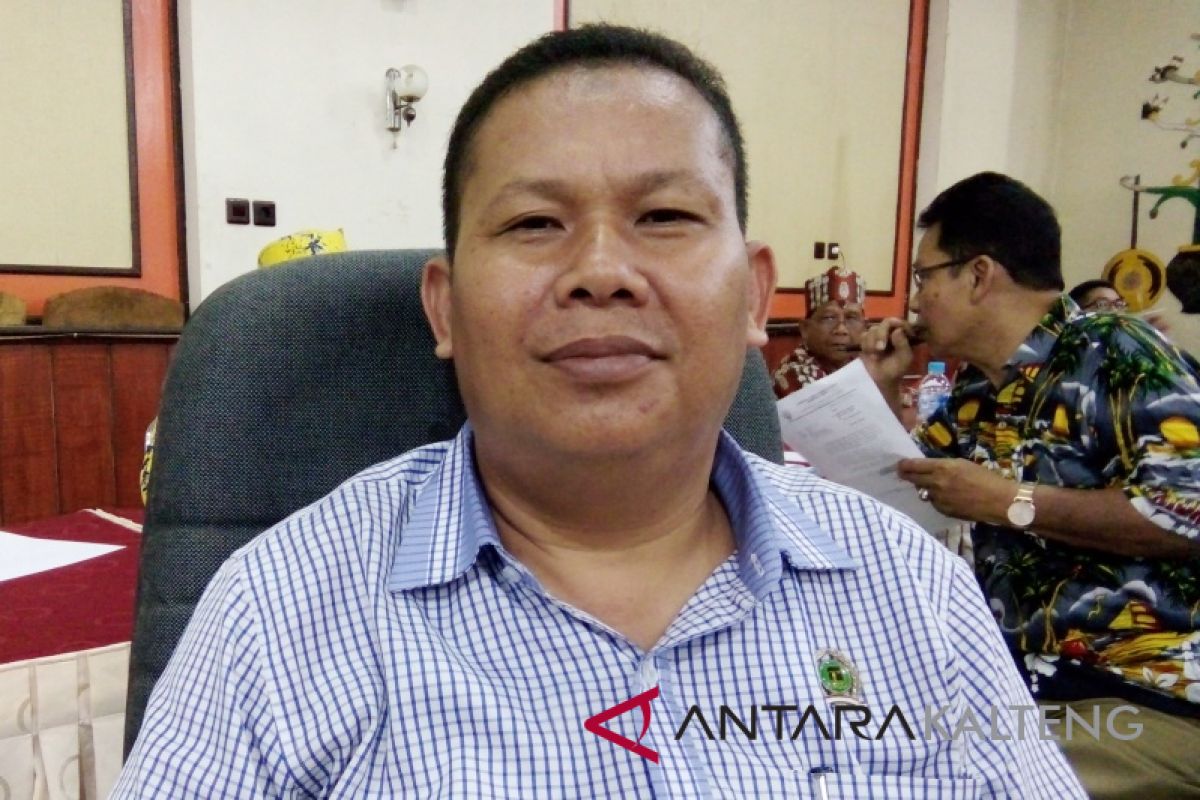 Truk bawa muatan lebihi tonase cepat rusak jalan umum Bartim