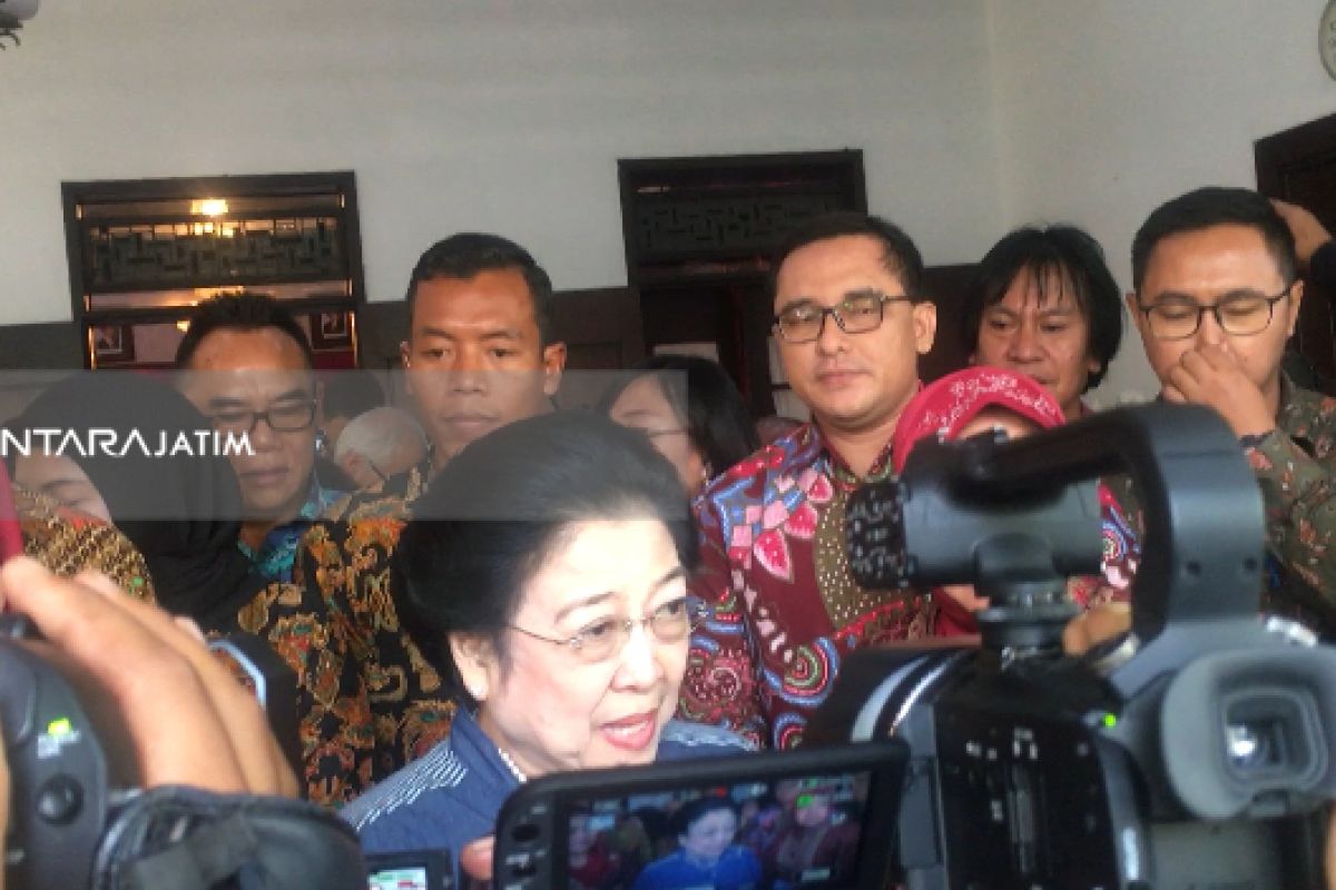 Megawati Puji Kiprah Risma Berhasil Tata Lingkungan Surabaya (Video)